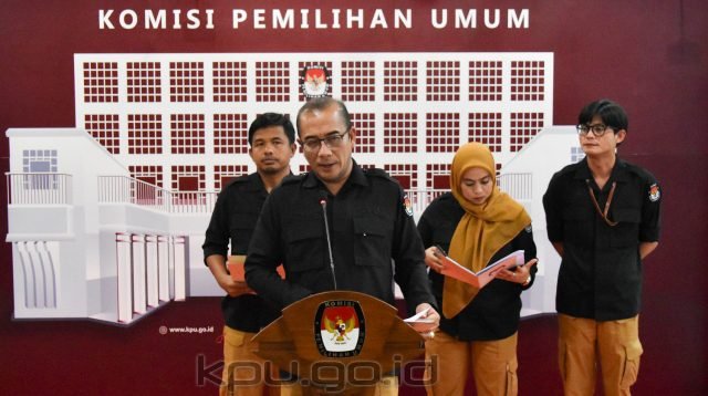 Ketua KPU Hasyim Asy’ari, Anggota KPU August Mellaz, Betty Epsilon Idroos dan Idham Holik