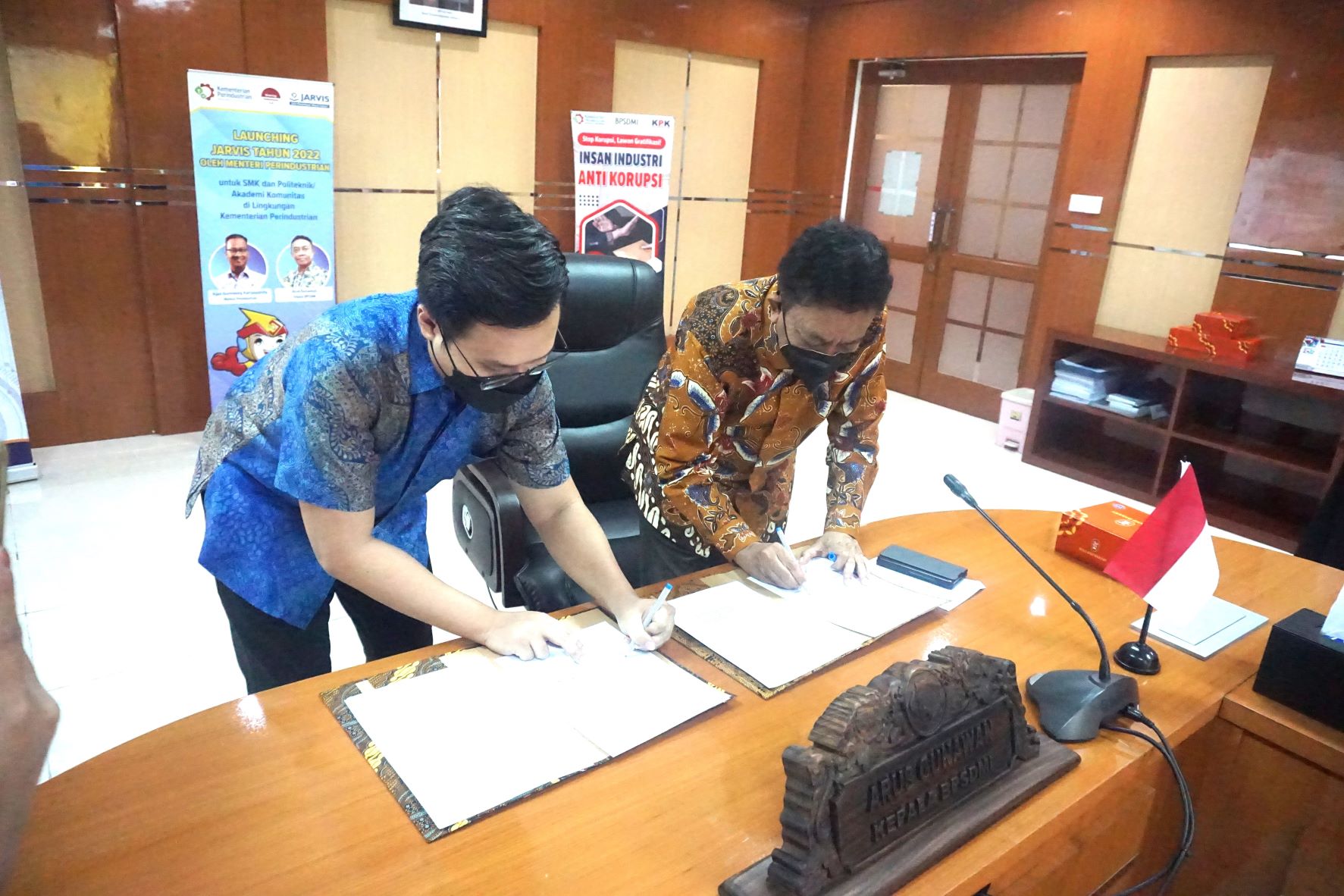 Penandatangan MoU antara BPSDMI Kemenperin dan PT. Huadi Nickel-Alloy Indonesia
