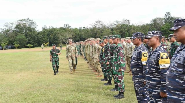 Komandan Kodiklatad Letjen TNI Ignatius Yogo Triyono MA resmi menutup Latihan Bersama Super Garuda Shield 2022