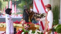 Presiden RI Joko Widodo pada upacara pengibaran bendera mereah putih di HUT ke-76 RI tahun 2021