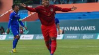 Pemain Timnas Celebral Palsy (CP) Football Indonesia, Cahyana melakukan selebrasi usai mencetak gol kegawang pemain Kamboja