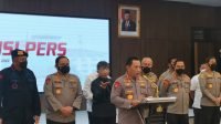 Kapolri, Jenderal Polisi Drs. Listyo Sigit Prabowo MSi bersama Timsus Polri saat menggelar keterangan pers