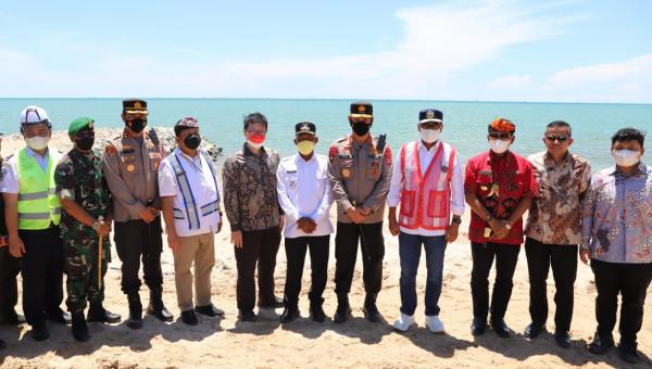 Menhub saat meninjau lokasi bakal pelabuhan jetty