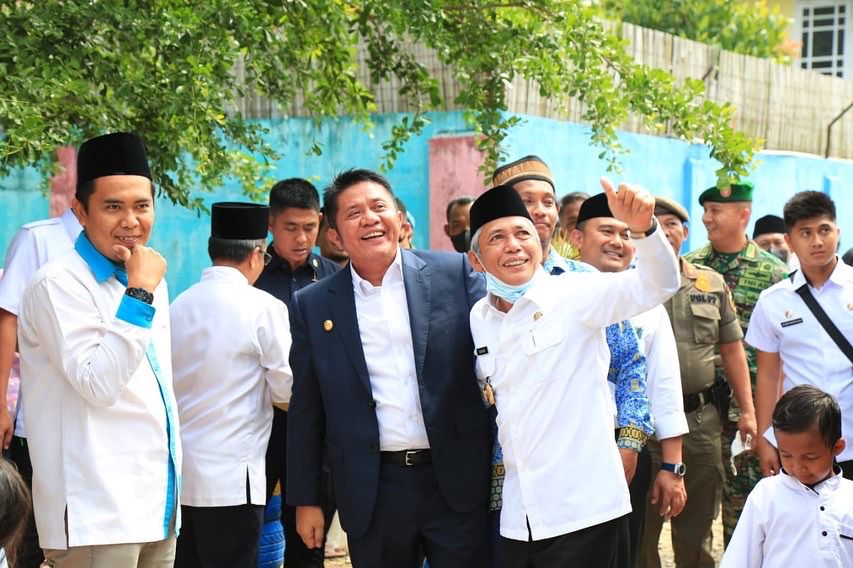 Gubernur Sumsel, H Herman Deru saat menghadiri wisuda santri TK/TPA DPD BKPRMI di Sekolah IT Peradaban di Kayu Agung