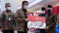 Gubernur Sumsel Herman Deru saat menemani Wapres RI Ma'ruf Amin mengunjungi Mall Pelayanan Publik dii Palembang, Selasa (6/9)