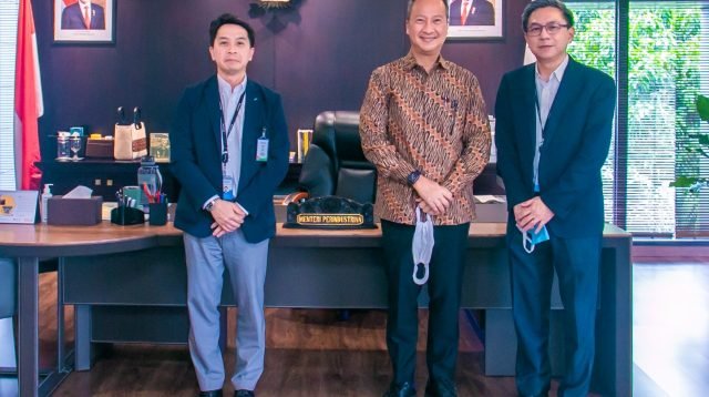 Menteri Perindustrian Agus Gumiwang Kartasasmita