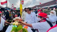 Presiden dan Ibu Iriana Jokowi mengunjungi Pasar Olilit, di Tanimbar Selatan, Kabupaten Kepulauan Tanimbar, Maluku, Jumat (02/09/2022)