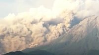 Gunung Semeru Lumajang Erupsi, Minggu (4/12/2022).