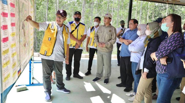 Kementerian Koordinator Bidang Kemaritiman dan Investasi melakukan kunjungan ke proyek IKN untuk melihat progres pembangunan. (Foto: Kemenko Marves)