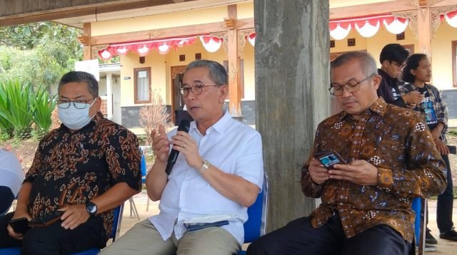 Sekretaris Kemenko PMK, YB Satya Sananugraha (tengah) saat ditemui di Malang, Jawa Timur, Jumat (16/12/2022)