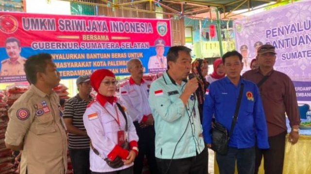 Dinas Sosial Sumsel berikan 750 karung beras seberat 5 Kg kepada masyarakat terdampak kenaikan BBM