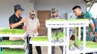 Mayor jenderal TNI Hilman Hadi SIP MBA saat meninjau lokasi agro wisata Tekno 44 di Desa Gelebek Dalam Kecamatan Rambutan kabupaten Banyuasin, Minggu (04/12/2022)