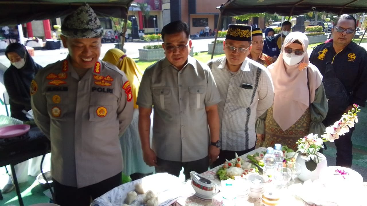 Sultan Palembang Darussalam, Sultan Mahmud Badaruddin (SMB) IV Jaya Wikrama R.M.Fauwaz Diradja,S.H.M.Kn saat menghadiri Lomba memasak Pempek di halaman Mapolrestabes Palembang, Sabtu (17/12) pagi.