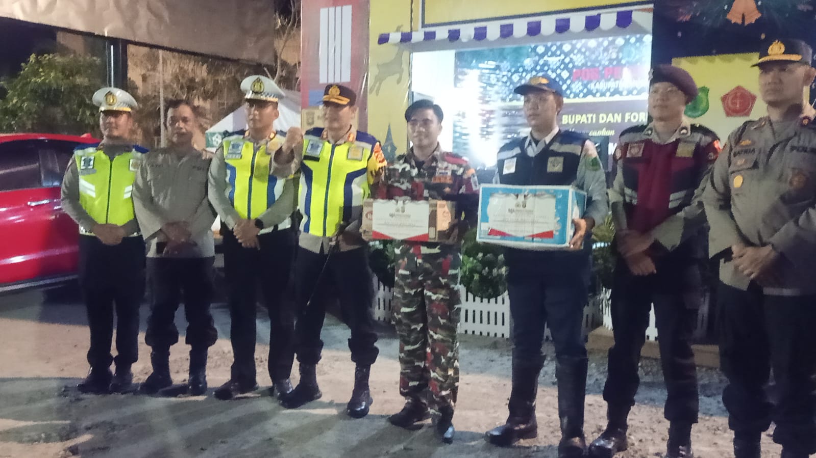 Kapolres Muba Akbp Siswandi Sik SH MH bersama para pejabat utama polres Muba melakukan pengecekan pada pos pengamanan Sekayu dan Pos pengamanan Lais, Sabtu (24/12/2022) malam