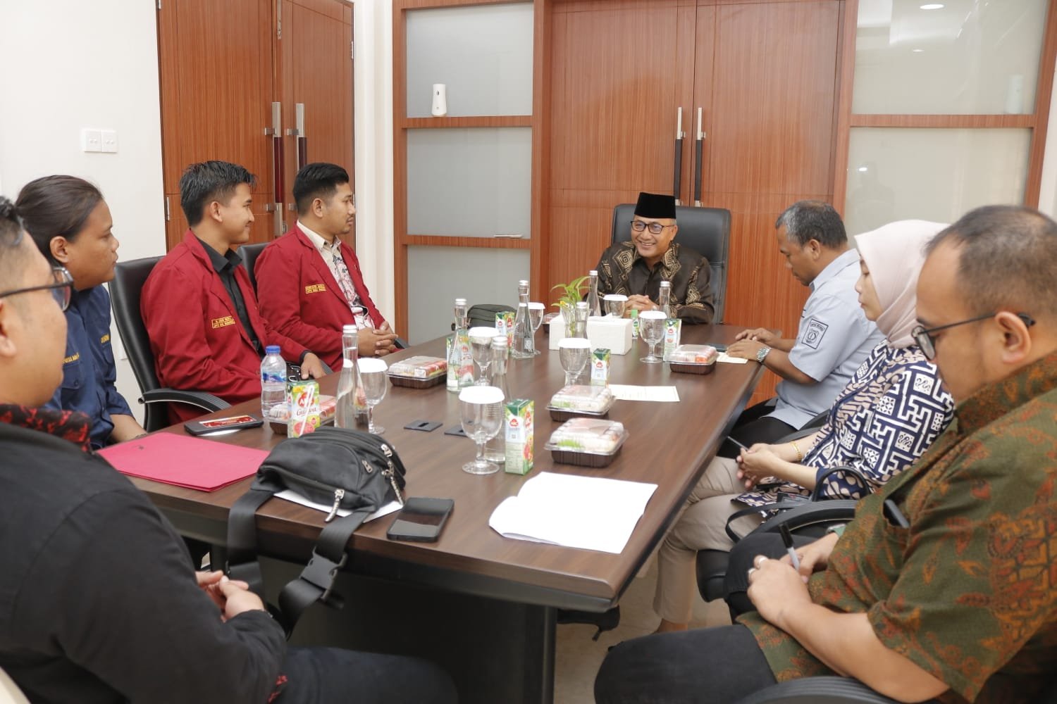 Pj Bupati Muba Apriyadi Mahmud saat menerima audiensi pengurus Ikatan Mahasiswa Muhammadiyah (IMM) di Sumsel, Senin (26/12/2022)