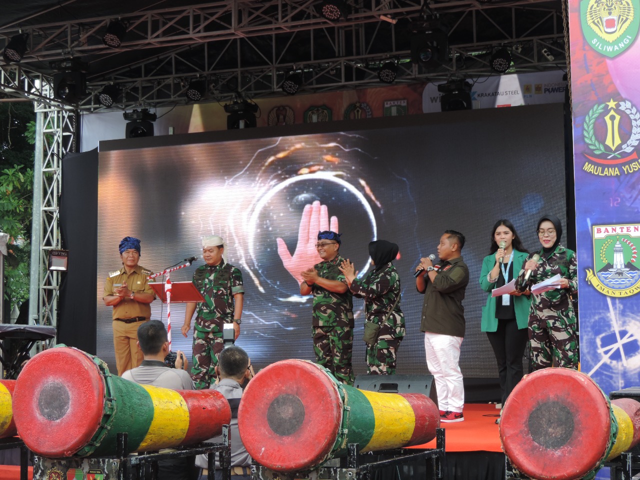 Kepala Staf Angkatan Darat (Kasad) Jenderal TNI Dudung Abdurachman membuka secara resmi Gebyar Expo UMKM dan Pameran Alutsista