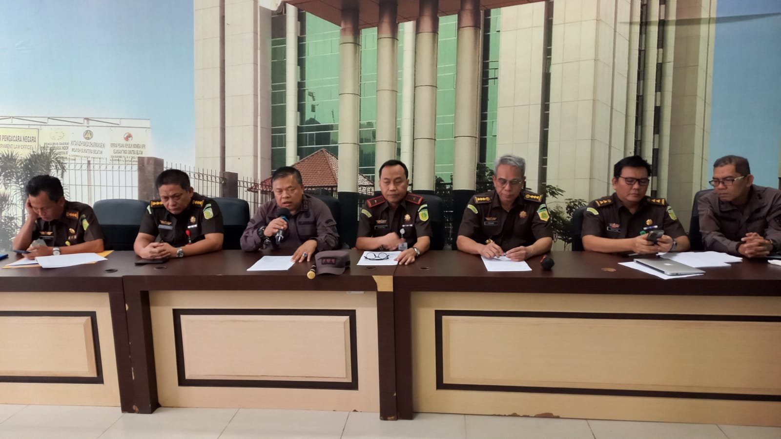 Kepala Kejati Sumsel, Sarjono Turin SH MH