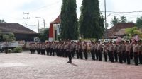 Upacara kenaikan pangkat di halaman Mapolres Musi Banyuasin, Sabtu (31/12/2022)