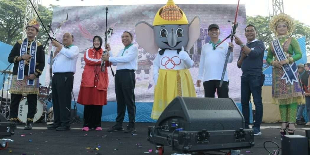 Menpora RI Zainuddin Amali bersama Ketua Umum KONI Pusat Marciano Norman dan Penjabat Gubernur Aceh Achmad Marzuki saat meluncurkan maskot, logo, dan tagline PON XXI Aceh-Sumut Tahun 2024, di Lapangan Blang Padang, Banda Aceh, Sabtu (28/1/2023)