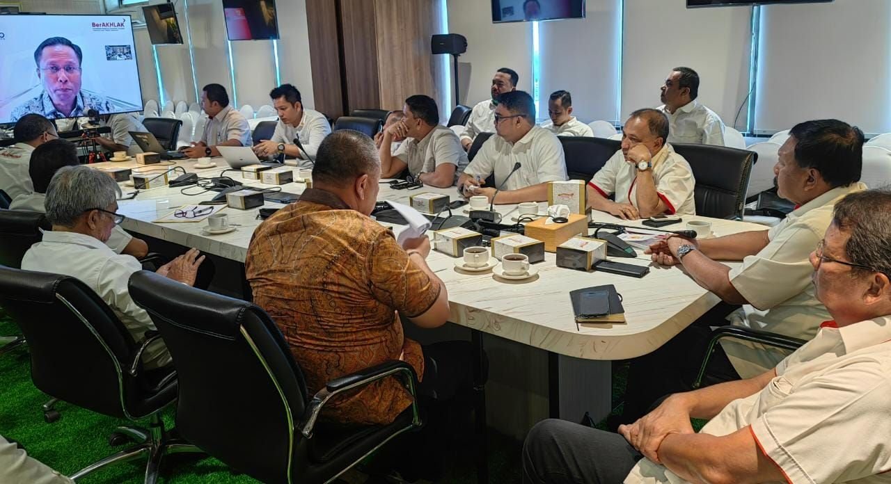 Pengurus KONI Pusat, saat menggelar rapat persiapan PON Aceh-Sumut 2024 bersama sejumlah pihak terkait. (FOTO: KONI)