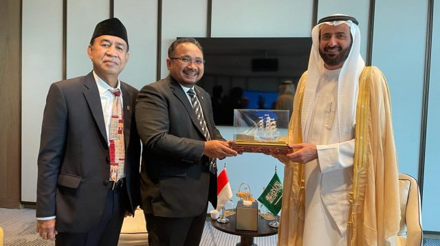 Menag Yaqut bertemu Menteri Haji Arab Saudi Tawfiq F Al Rabiah, di Jeddah