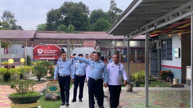 Lapas Sekayu Kanwil Kemenkumham Sumsel terima kunjungan Surakhmat, Koordinator Kebutuhan Dasar dan Kesehatan Lingkungan, Direktorat Jenderal Pemasyarakatan (Ditjen PAS) beserta tim, Rabu (18/1/2023) sore.