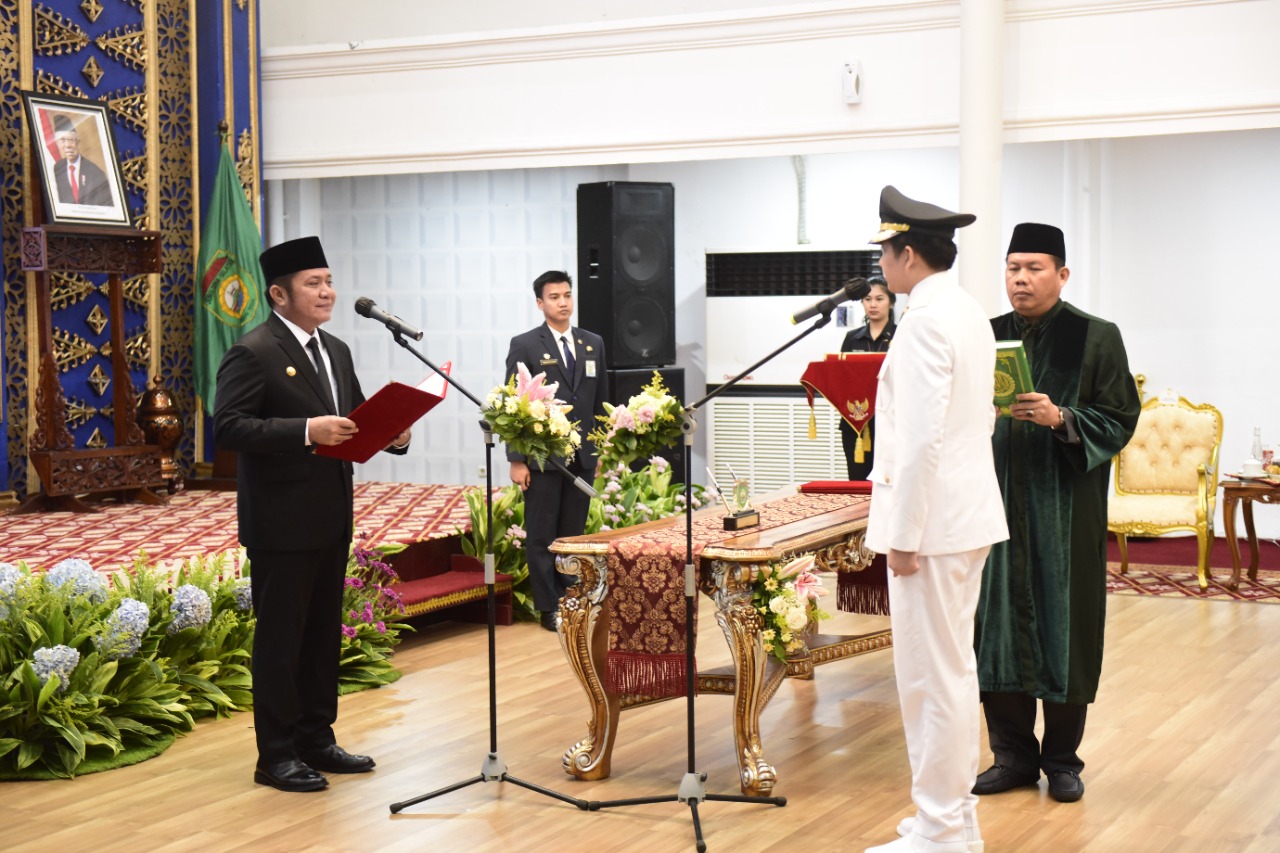 Gubernur Sumsel H Herman Deru mengambil Sumpah Jabatan dan Pelantikan Wakil Bupati Muara Enim, Ahmad Usmarwi Kaffah sisa Masa Jabatan Tahun 2018-2023 di Griya Agung Palembang, Rabu (25/1/2023)