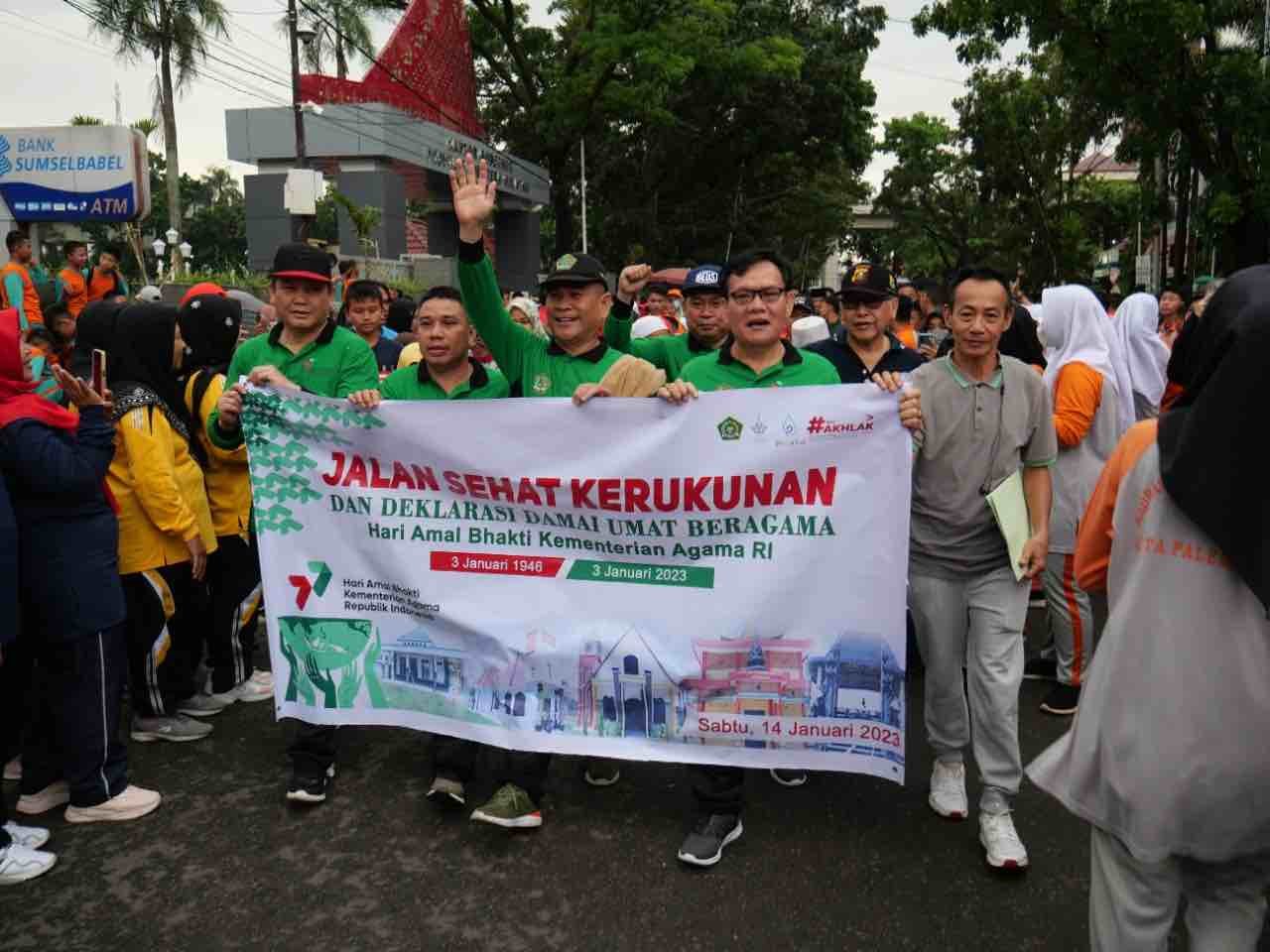 Kantor Wilayah Kementerian Agama Provinsi Sumatera Selatan menggelar jalan sehat kerukunan