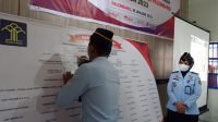 Suasana saat berlangsungnya Penandatanganan Komitmen Bersama Pembangunan Zona Integritas Tahun 2023, bertempat di aula Laperang Lapas Perempuan Palembang, Rabu (18/01/2023)