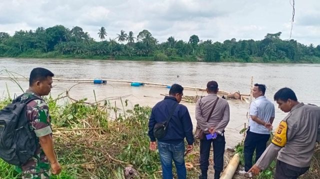 Jajaran Polsek Rantau Alai melaksanakan giat penghentian operasional penambangan pasir (Galian C) di Desa Santapan Timur Kecamatan Kandis