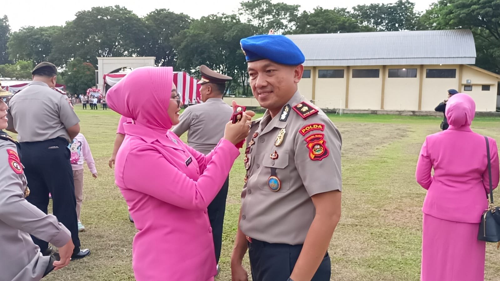Personel Polda Sumsel usai upacara Korp Raport Kenaikan Pangkat di Stadion Wira Bhakti Komplek Pakri Palembang, Sabtu (31/12/2022)