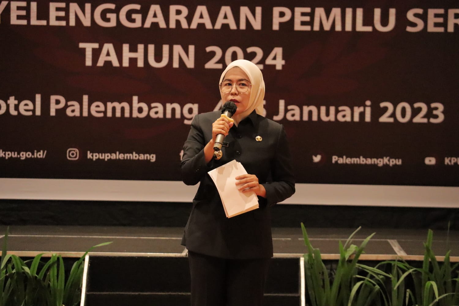 Wakil Wali Kota Palembang, Fitrianti Agustinda saat menghadiri pelantikan Panitia Pemilihan Kecamatan (PPK) Kota Palembang, Rabu (4/1/2023)