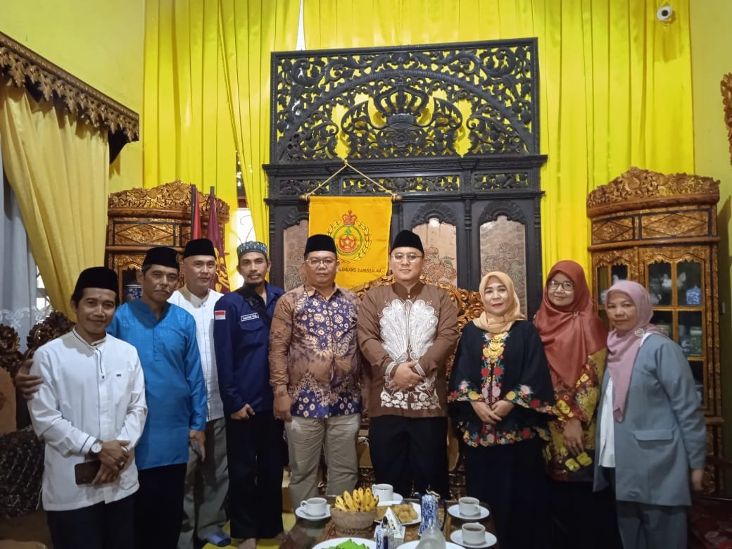 Jajaran pengurus Forum Komunikasi Rumah Tahfiz Darussalam Kota Palembang (FKRTD) Kota Palembang bersilaturahmi ke Istana Adat Kesultanan Palembang Darussalam KPD), Kamis (12/1/2023)
