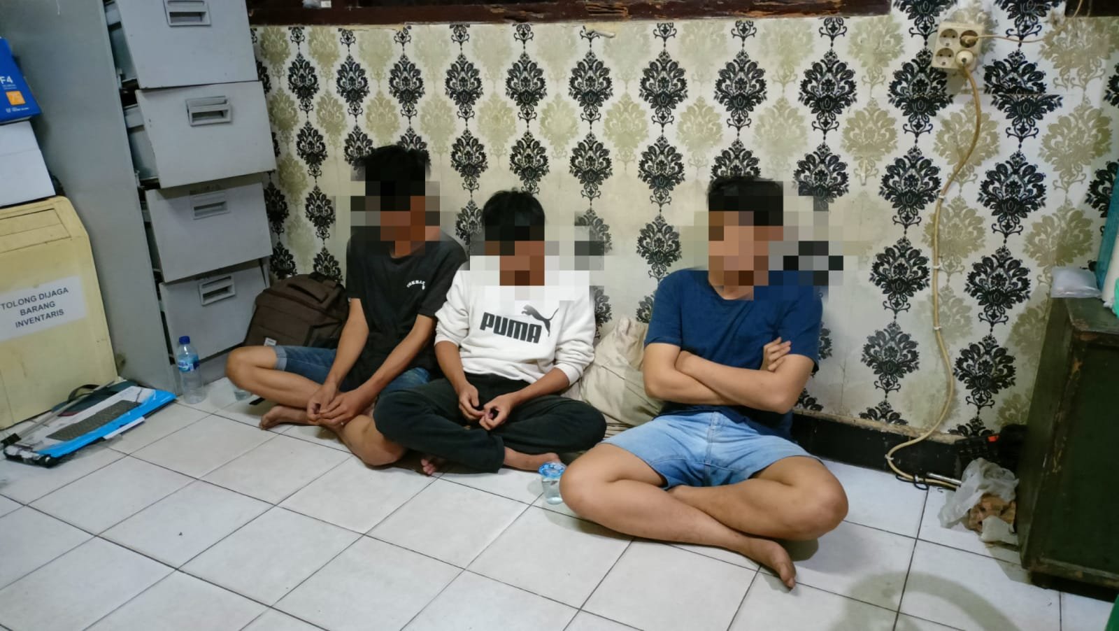 Tim Gabungan Reskrim Polsek IB 1 bersama Unit Tekab Pidum dan Ranmor Polrestabes Palembang berhasil menangkap ketiga pelaku saat tawuran antar kelompok di Jalan Demang Lebar Daun, Minggu (15/1/2023) dini hari