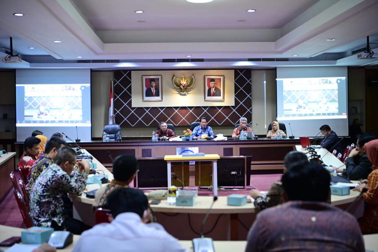 Bupati Banyuasin H Askolani saat menyampaikan Komitmen Kesiapan Sebagai Tuan Rumah Peringatan Harganas ke-XXX Tahun 2023, di Ruang Rapat BKKBN Republik Indonesia, Rabu (18/1/2023)