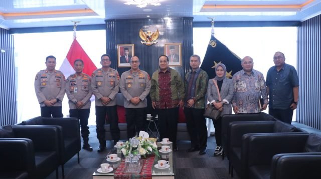 Kapolda Sumsel Irjen Pol A Rachmad Wibowo SIK saat menerima audiensi Rektor Unsri rof Dr Ir Anis Saggaff MSCE IPU ASEAN Eng