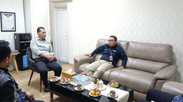 Pimpinan Wilayah III PT Pegadaian Palembang, Pratikno, menerima kunjungan dari Regional CEO BRI Palembang, Wahyudi Darmawan