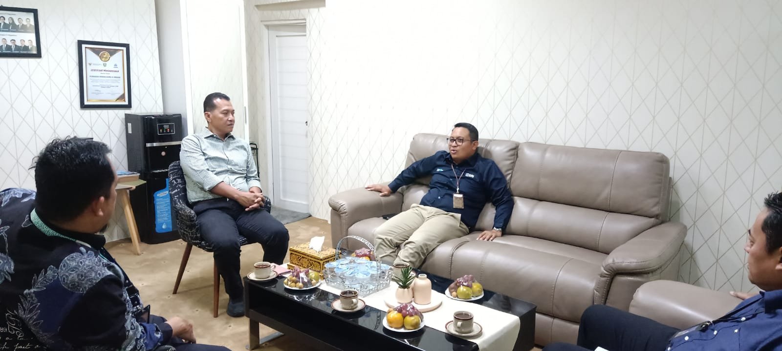 Pimpinan Wilayah III PT Pegadaian Palembang, Pratikno, menerima kunjungan dari Regional CEO BRI Palembang, Wahyudi Darmawan