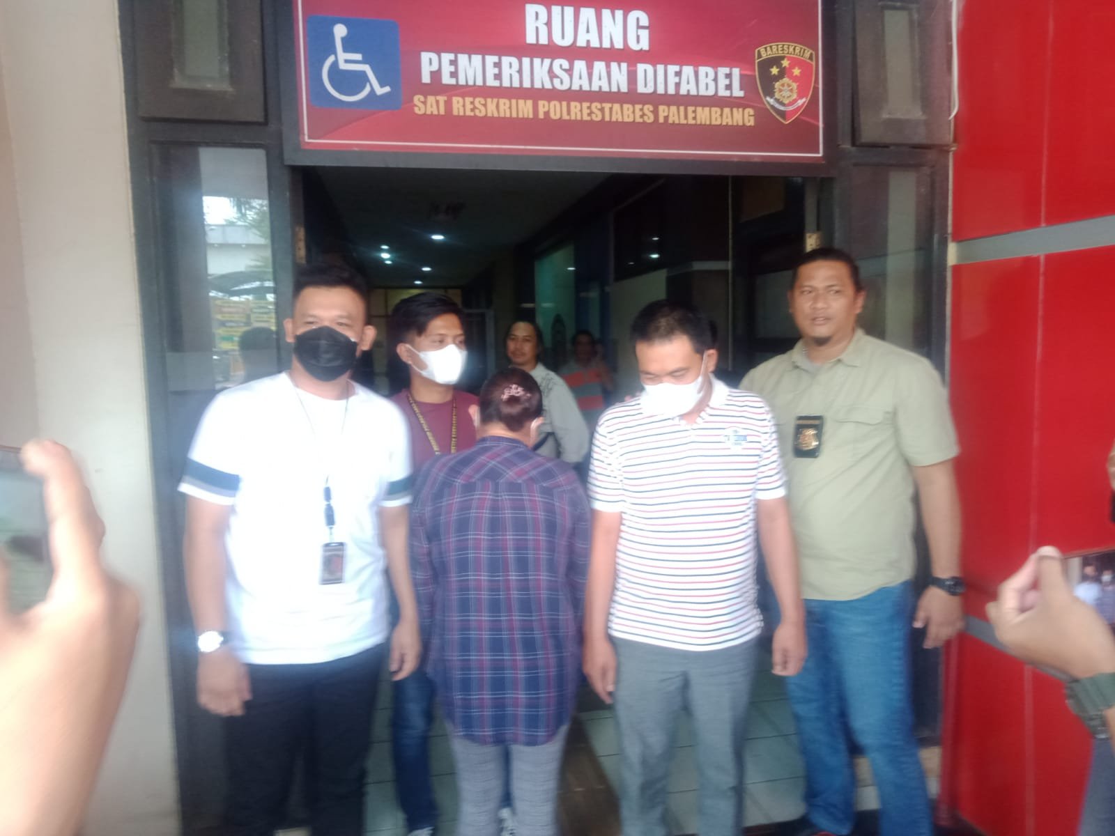 Pasutri copet di PTC Mall saat diamankan Tim Opsnal Unit Pidum dan Tekab 134 Sat Reskrim Polrestabes Palembang