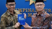 Ketua Umum PP Muhammadiyah Haedar Nashir menerima kunjungan Menteri Koordinator Bidang Politik, Hukum, dan Keamanan (Menkopolhukam) Mohammad Mahfud MD