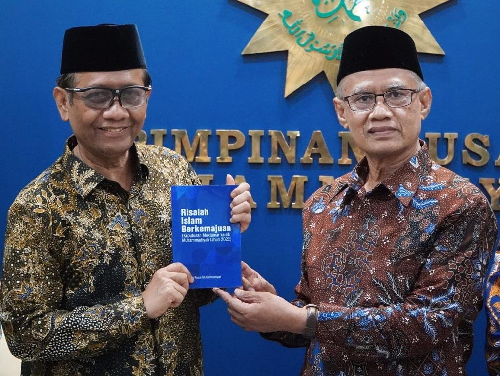 Ketua Umum PP Muhammadiyah Haedar Nashir menerima kunjungan Menteri Koordinator Bidang Politik, Hukum, dan Keamanan (Menkopolhukam) Mohammad Mahfud MD