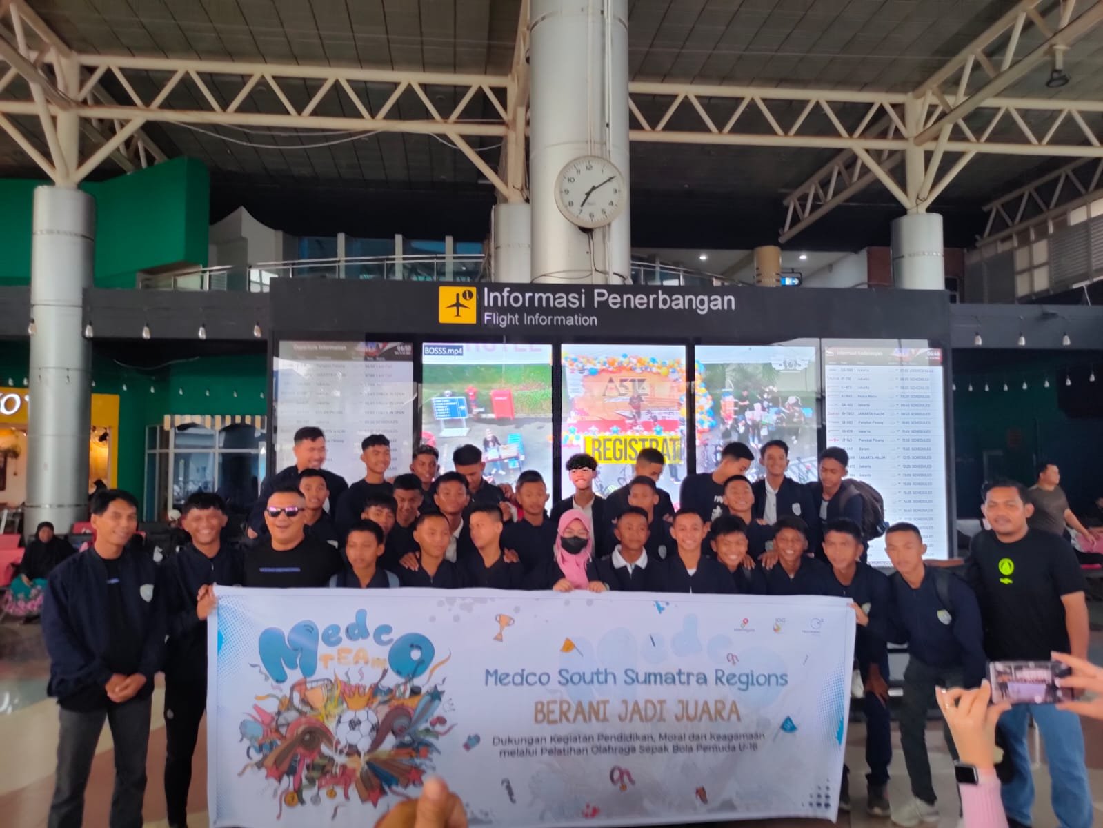 25 pesepak bola muda dan lima pelatih asal Sumatera Selatan ke Sleman, Yogyakarta untuk mengikuti pelatihan intensif sekaligus berpartisipasi di kompetisi Super Elja League MedcoEnergi X PSS Sleman, di Yogyakarta