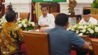 Presiden Jokowi memimpin ratas yang membahas mengenai pemberantasan dan penanganan kasus narkoba, Senin (11/09/2023), di Istana Merdeka, Jakarta. (Foto: Humas Setkab)