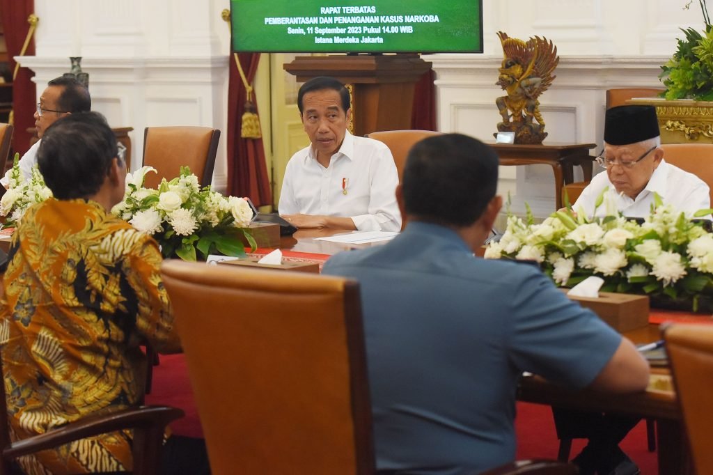 Presiden Jokowi memimpin ratas yang membahas mengenai pemberantasan dan penanganan kasus narkoba, Senin (11/09/2023), di Istana Merdeka, Jakarta. (Foto: Humas Setkab)