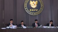 Sidang Dewan Kehormatan Penyelenggara Pemilu (DKPP) dalam pelanggaran kode etik terkait pembatasan akses Sistem Informasi Pencalonan (Silon) di Ruang Sidang DKPP, Jakarta, Senin (4/9/2023).