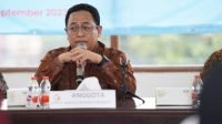 Anggota Bawaslu Puadi (tengah) saat melakukan Sosialisasi Pengawasan Partisipatif bersama Mahasiswa di Jawa Barat, Jumat (8/9/2023)