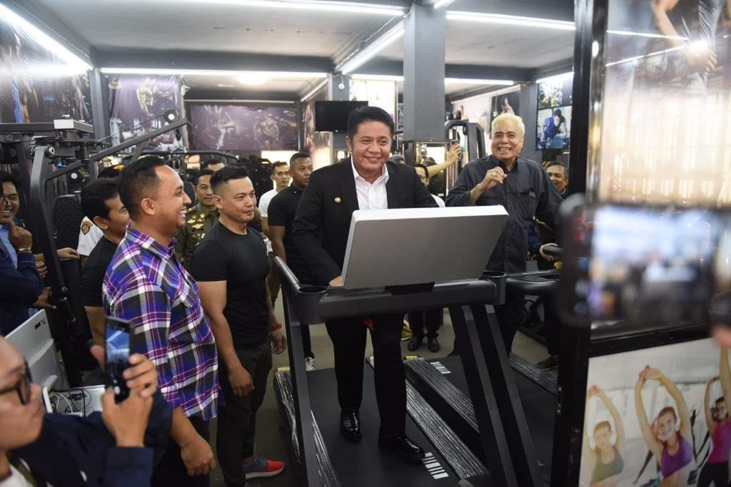 Gubernur Sumsel H. Herman Deru menghadiri opening ceremony Boom Gym di kawasan Kecamatan Ilir Timur II, Palembang, Selasa (5/9) siang