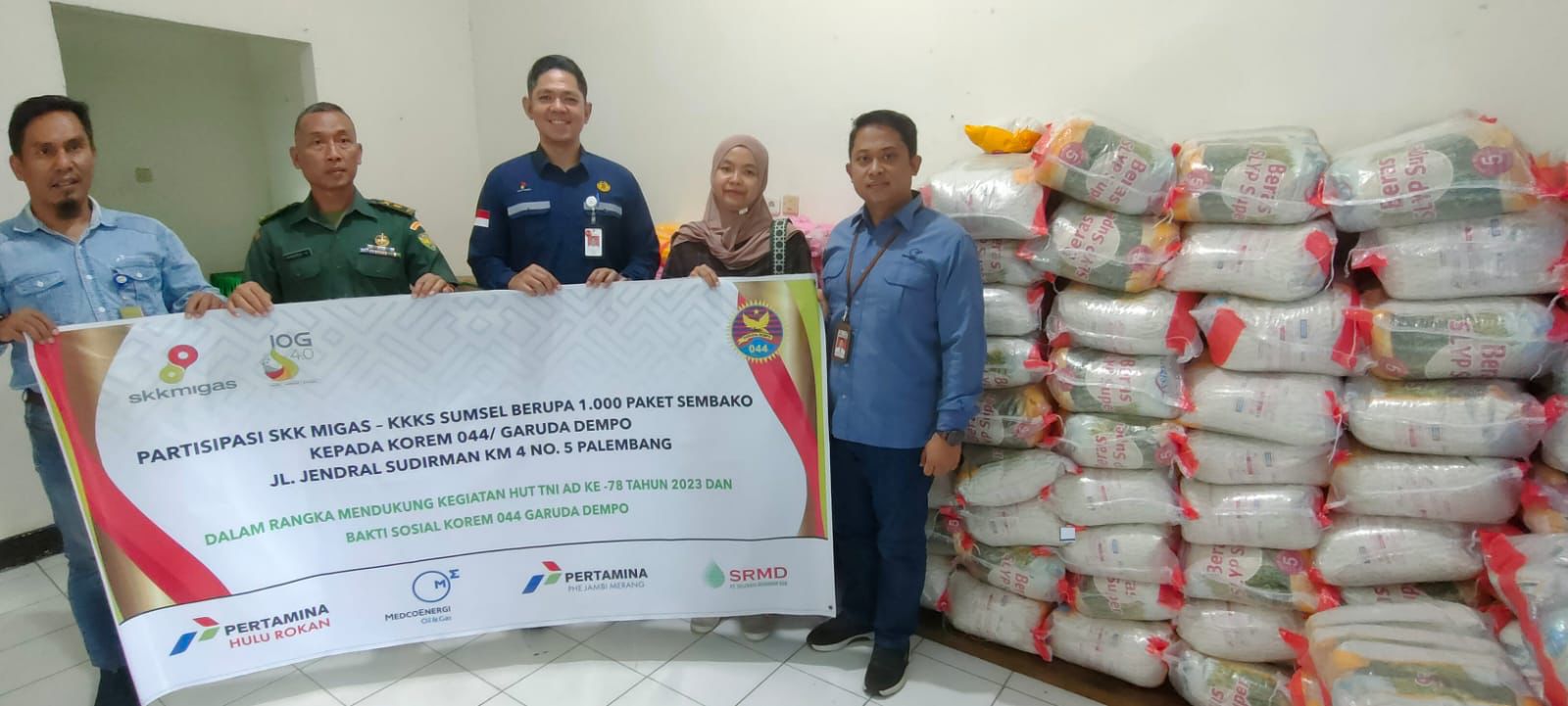 SKK Migas – KKKS Sumsel Beri Dukungan Baksos Korem 044/Garuda Dempo berupa 1.000 Paket Sembako dalam rangka memperingati HUT ke-78 TNI