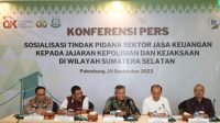 Konferensi Pers Sosialisasi Terkait Tindak Pidana Sektor Jasa Keuangan di Wilayah Sumatera Selatan, Selasa (19/9/2023)