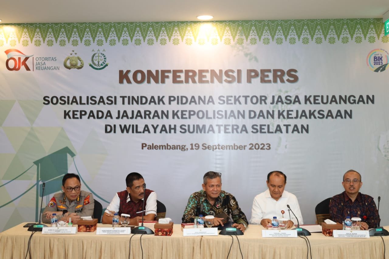 Konferensi Pers Sosialisasi Terkait Tindak Pidana Sektor Jasa Keuangan di Wilayah Sumatera Selatan, Selasa (19/9/2023)